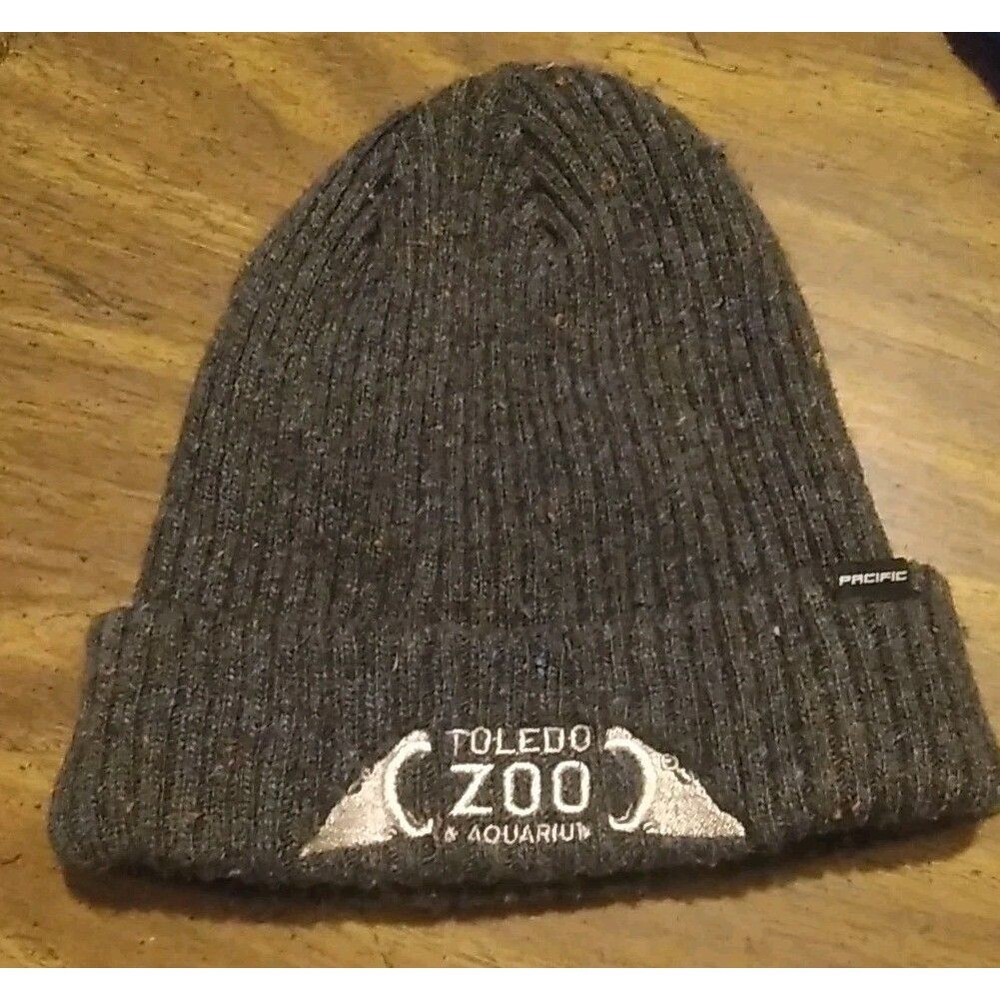 Pacific Brand Toledo Zoo And Aquarium  Winter Knit Hat Gray Speckled Red